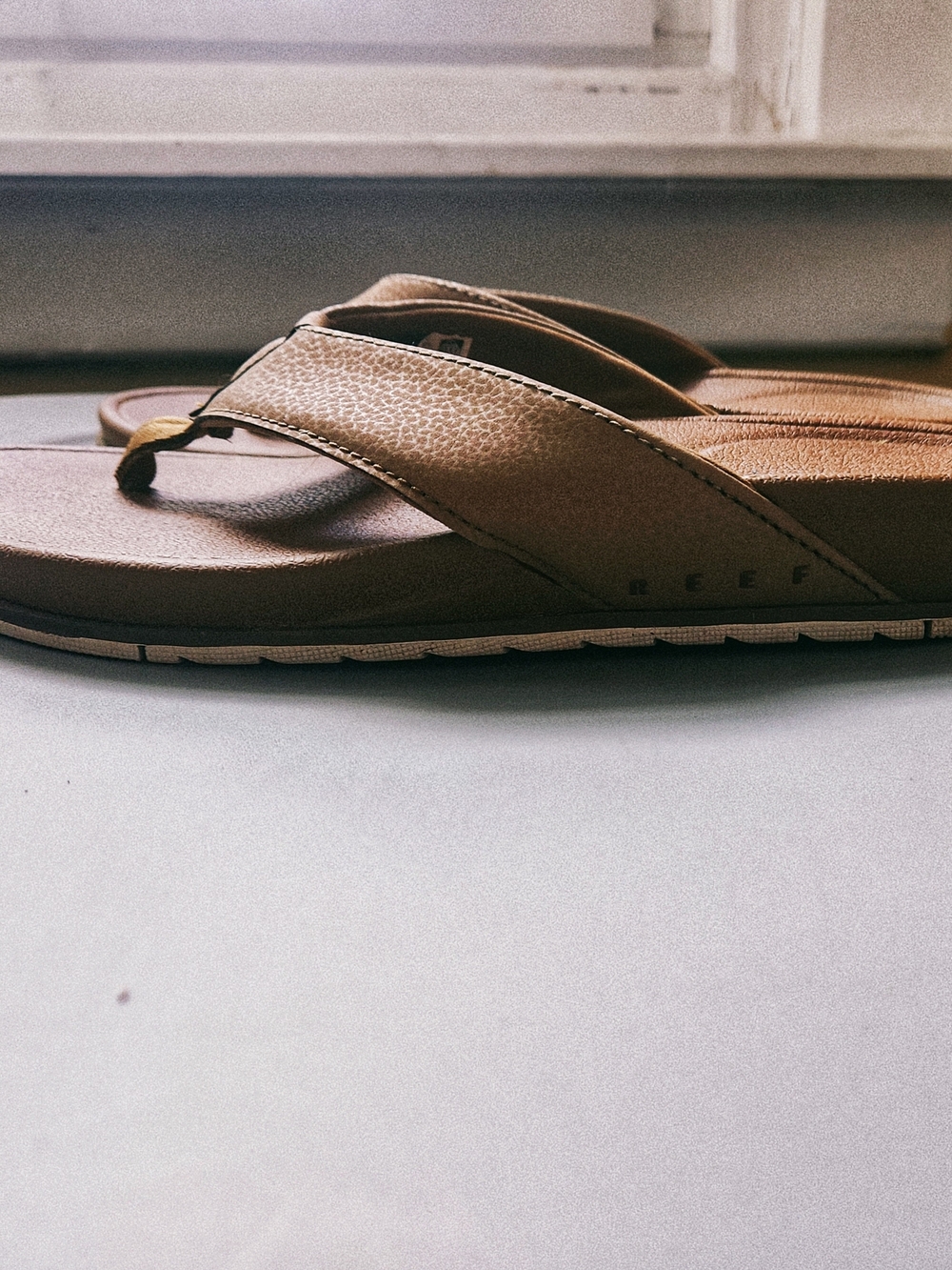 Reef Men's Phantom Bonzer Tan Flip-Flops - Picture 5 of 7